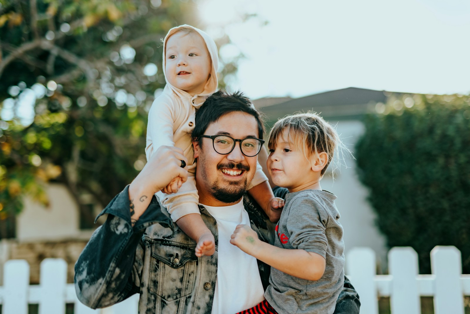 Happy dad with kids in warm backyard light — Father's Day gift guide
